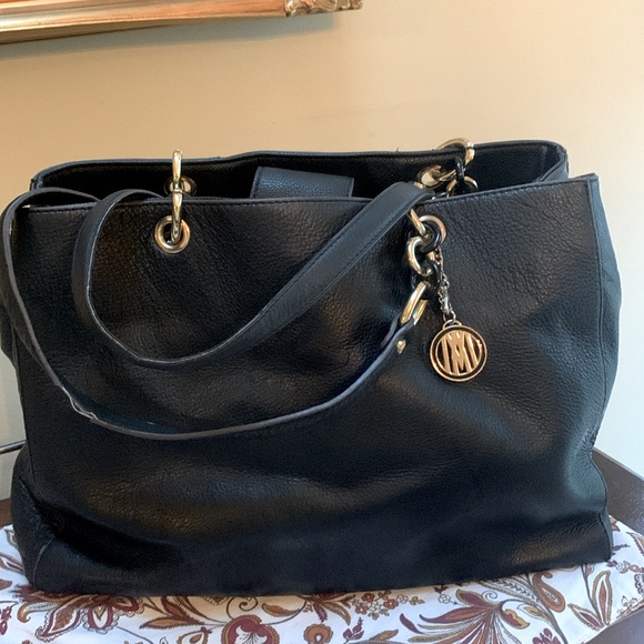 Antonio Melani Italian Pebbled Leather Chain Links Black Tote Shoulder Bag - Picture 3 of 13